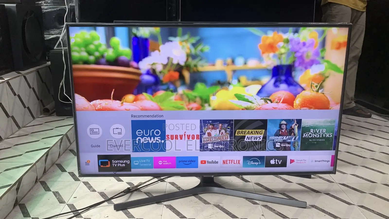 Crisp 50” Samsung Uhd Smart Tv With Netflix HDR