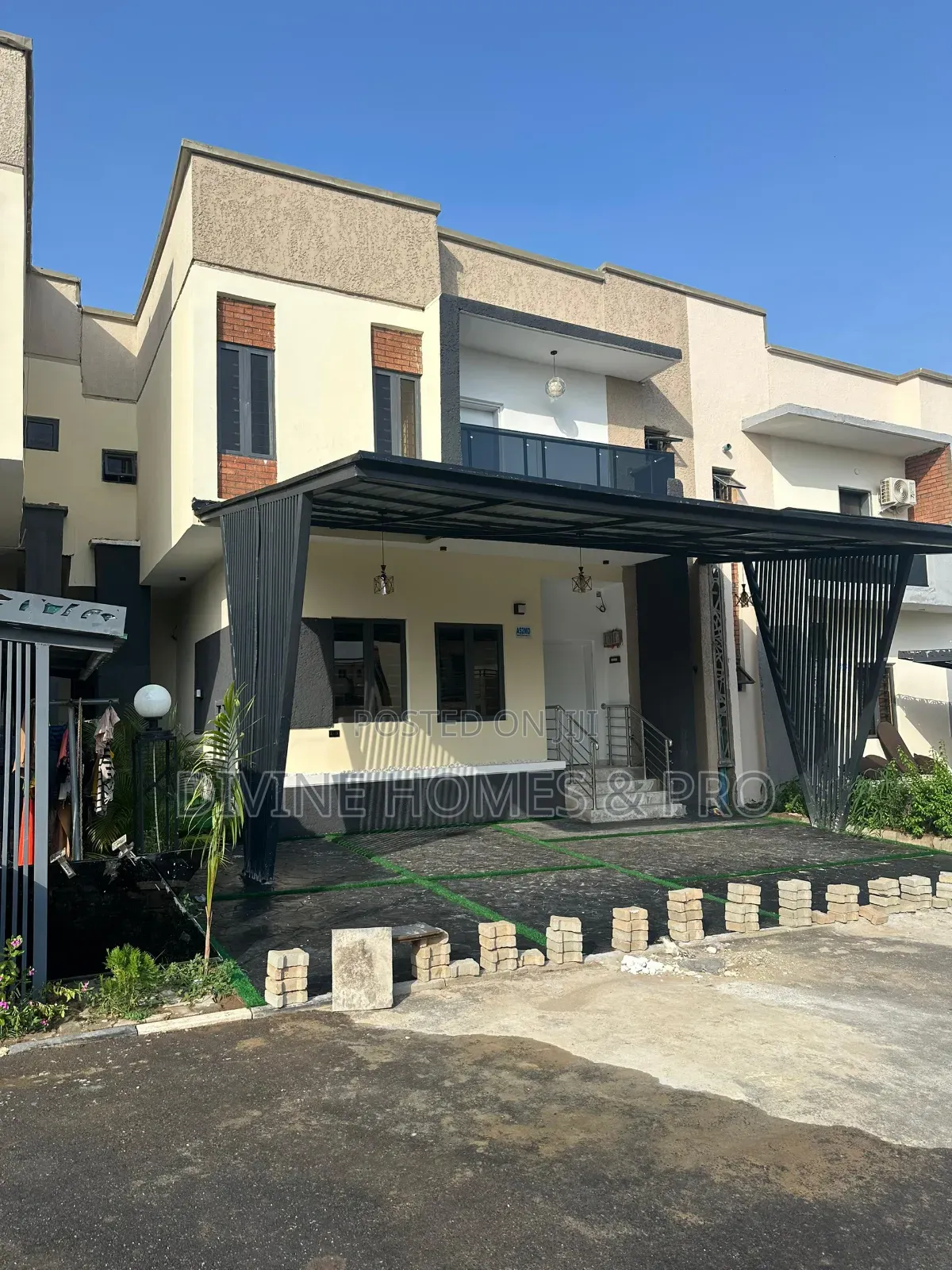 4bdrm Duplex in Brains And Hammer, Life Camp for rent