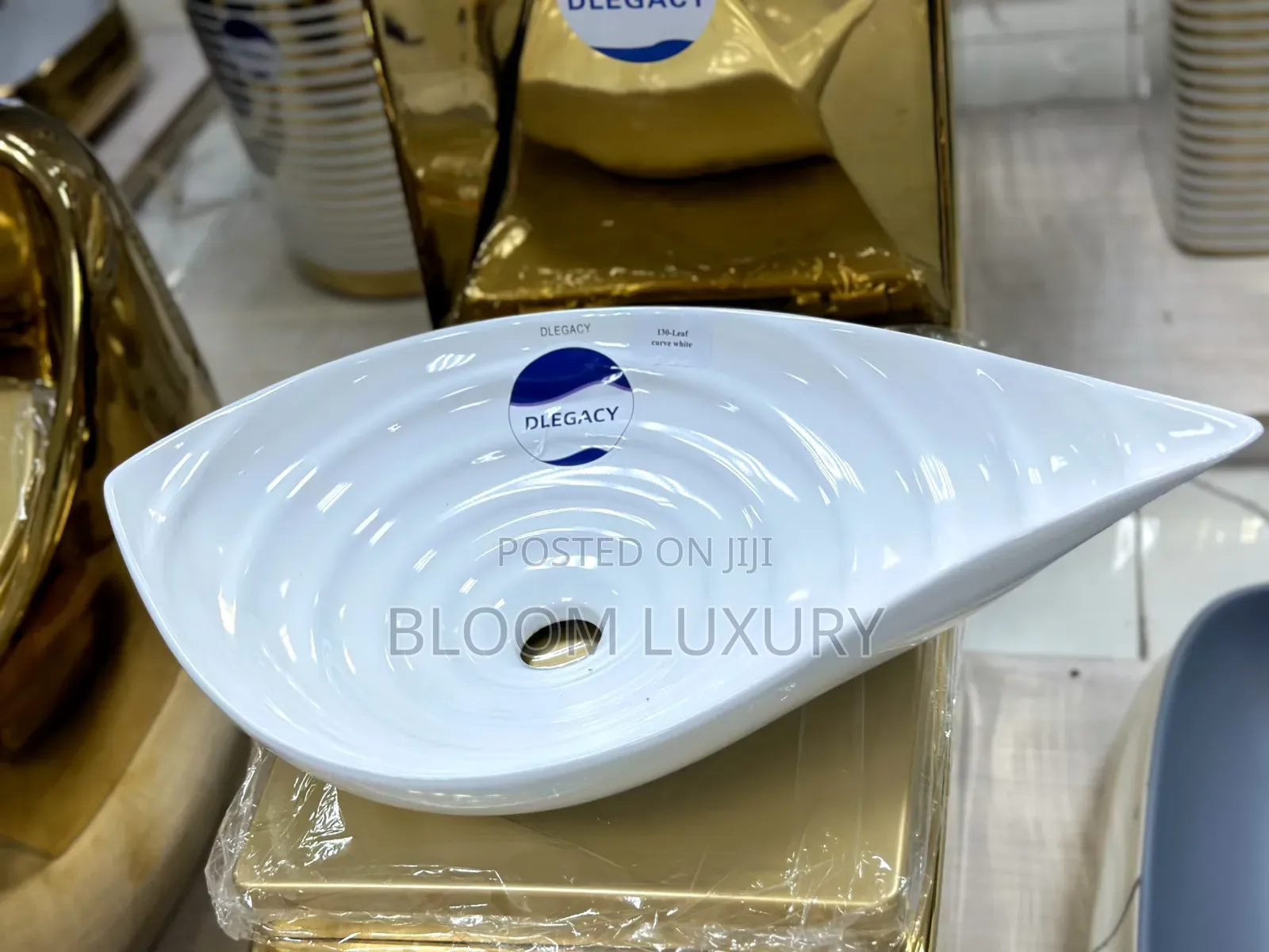 Modern Lucury Golden White Ceramic Tabletop Wash Basin