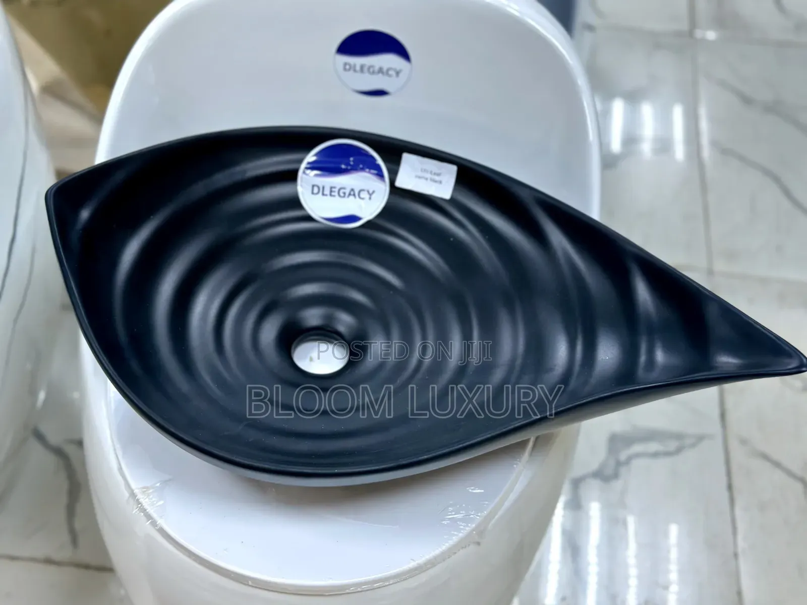Modern Lucury Golden White Ceramic Tabletop Wash Basin