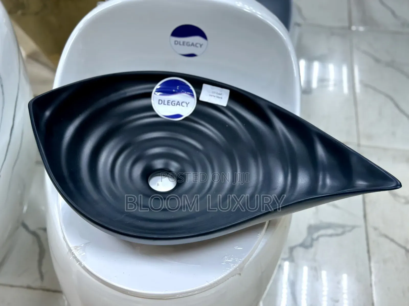 Modern Lucury Golden White Ceramic Tabletop Wash Basin