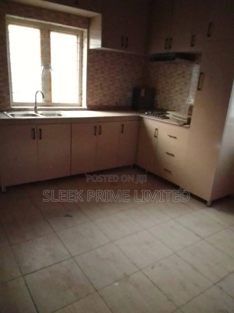4bdrm Duplex in FHA for sale