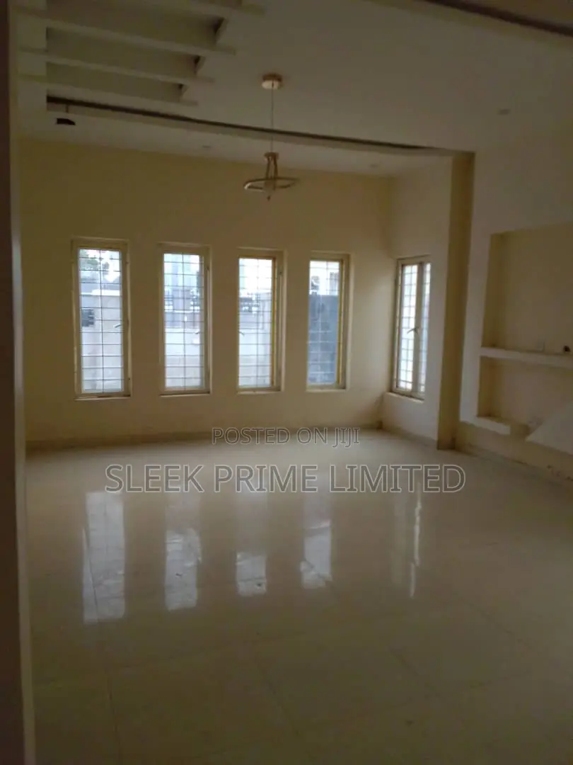 4bdrm Duplex in FHA for sale