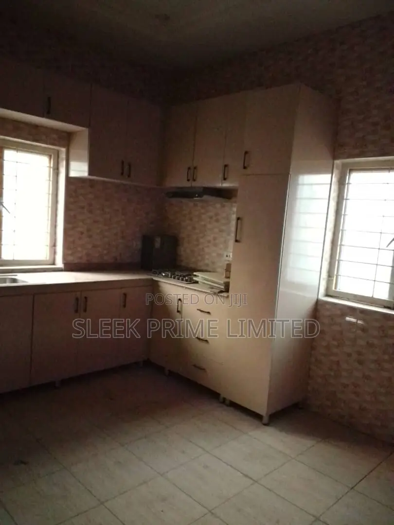 4bdrm Duplex in FHA for sale