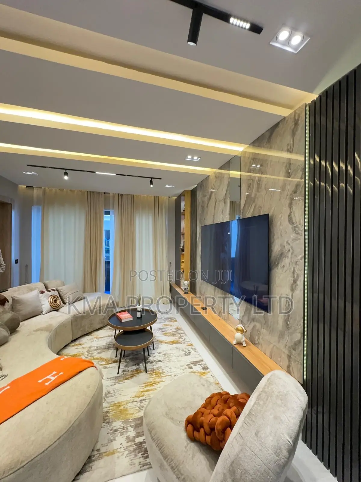 Luxurious 2 Bedroom Apartment With Swimming Pool