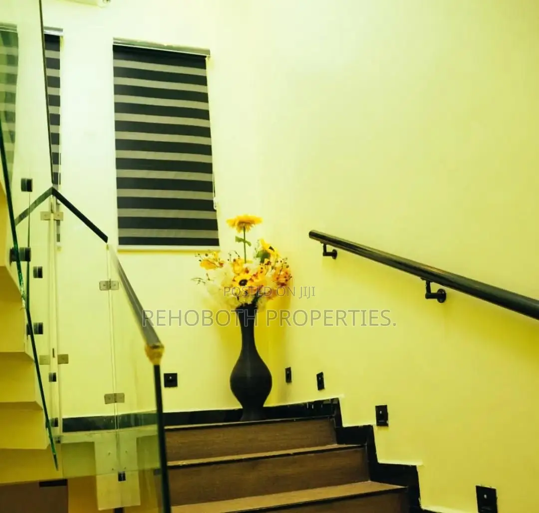 Lease! 4 Units of Two-Bedroom Apartment, 3 Units Self Con