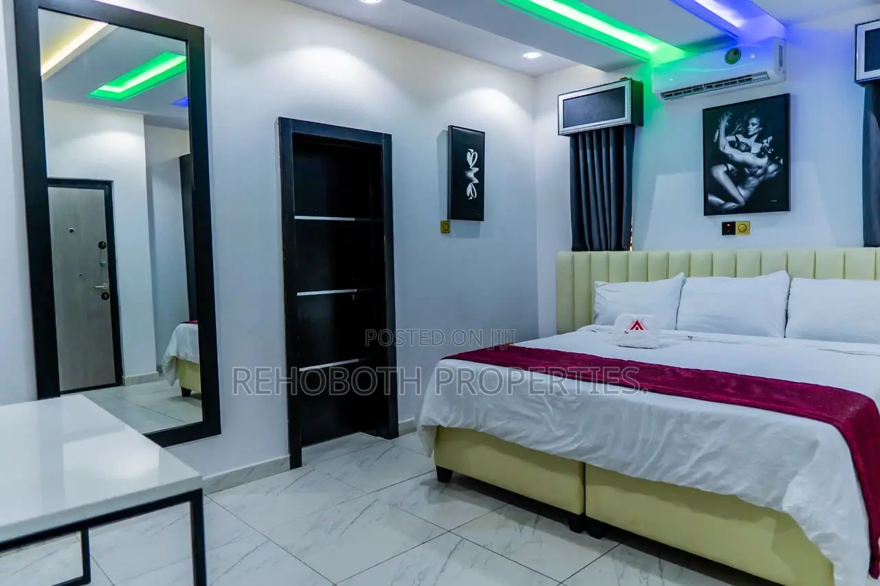 Lease! 4 Units of Two-Bedroom Apartment, 3 Units Self Con