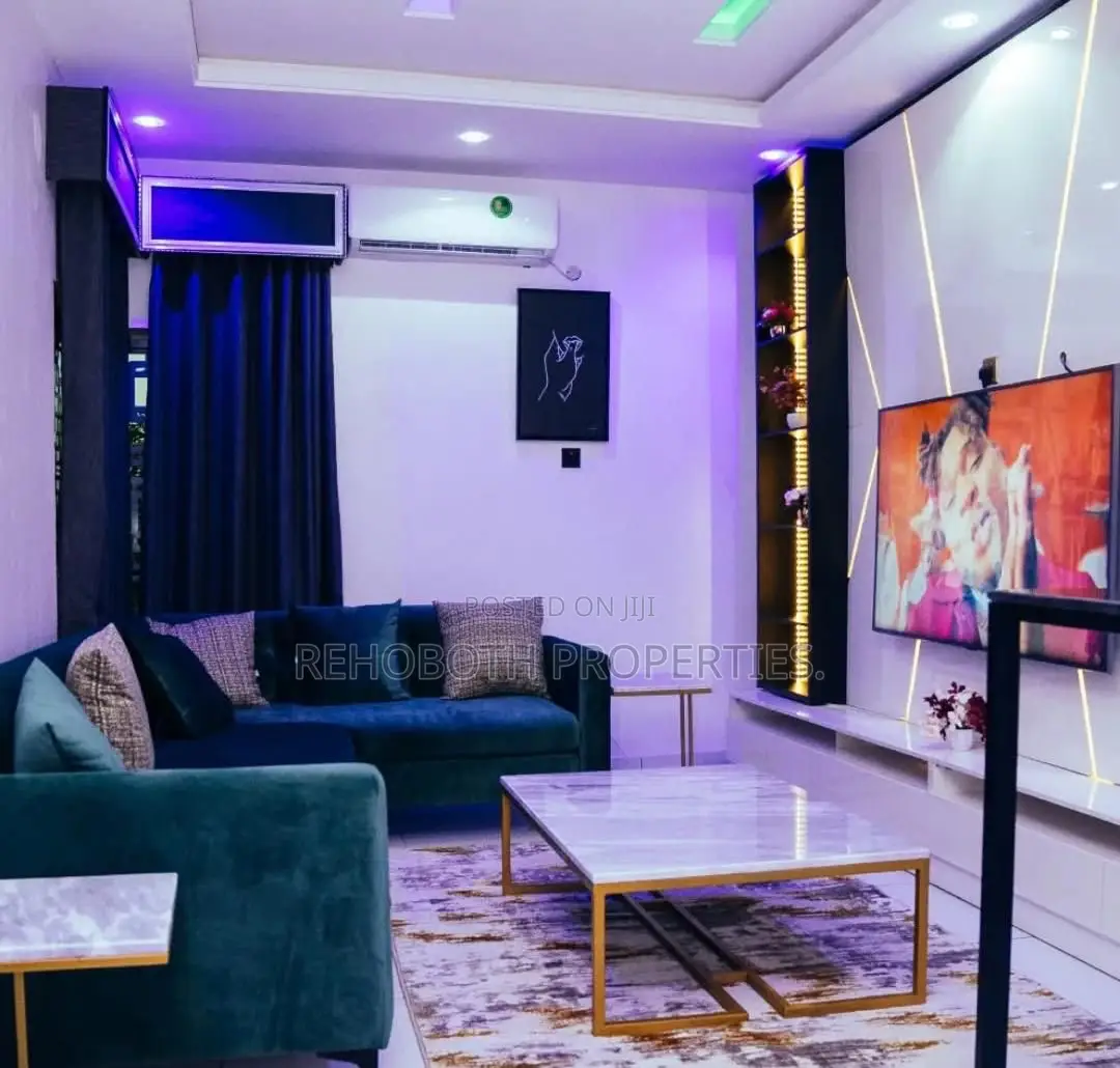 Lease! 4 Units of Two-Bedroom Apartment, 3 Units Self Con