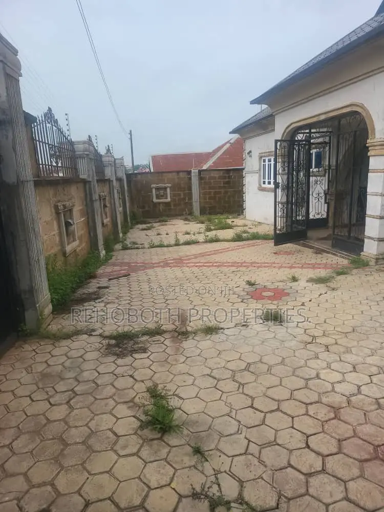 3bdrm Bungalow in Lade Owo Near Jiboye, Ibadan for sale