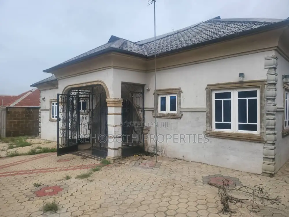 3bdrm Bungalow in Lade Owo Near Jiboye, Ibadan for sale