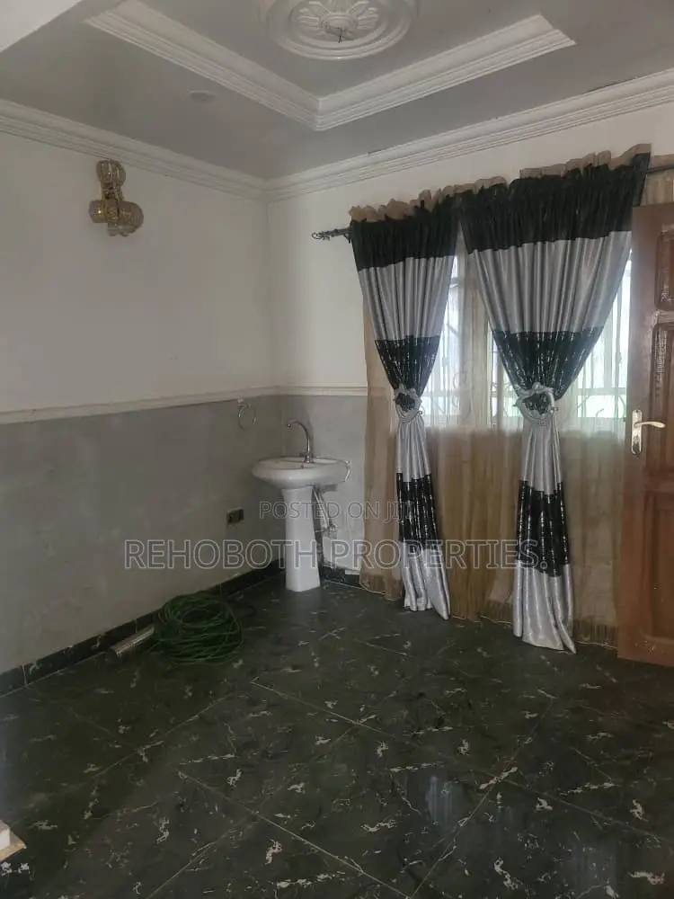 3bdrm Bungalow in Lade Owo Near Jiboye, Ibadan for sale