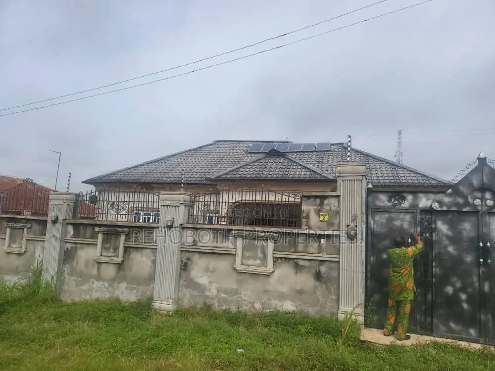3bdrm Bungalow in Lade Owo Near Jiboye, Ibadan for sale