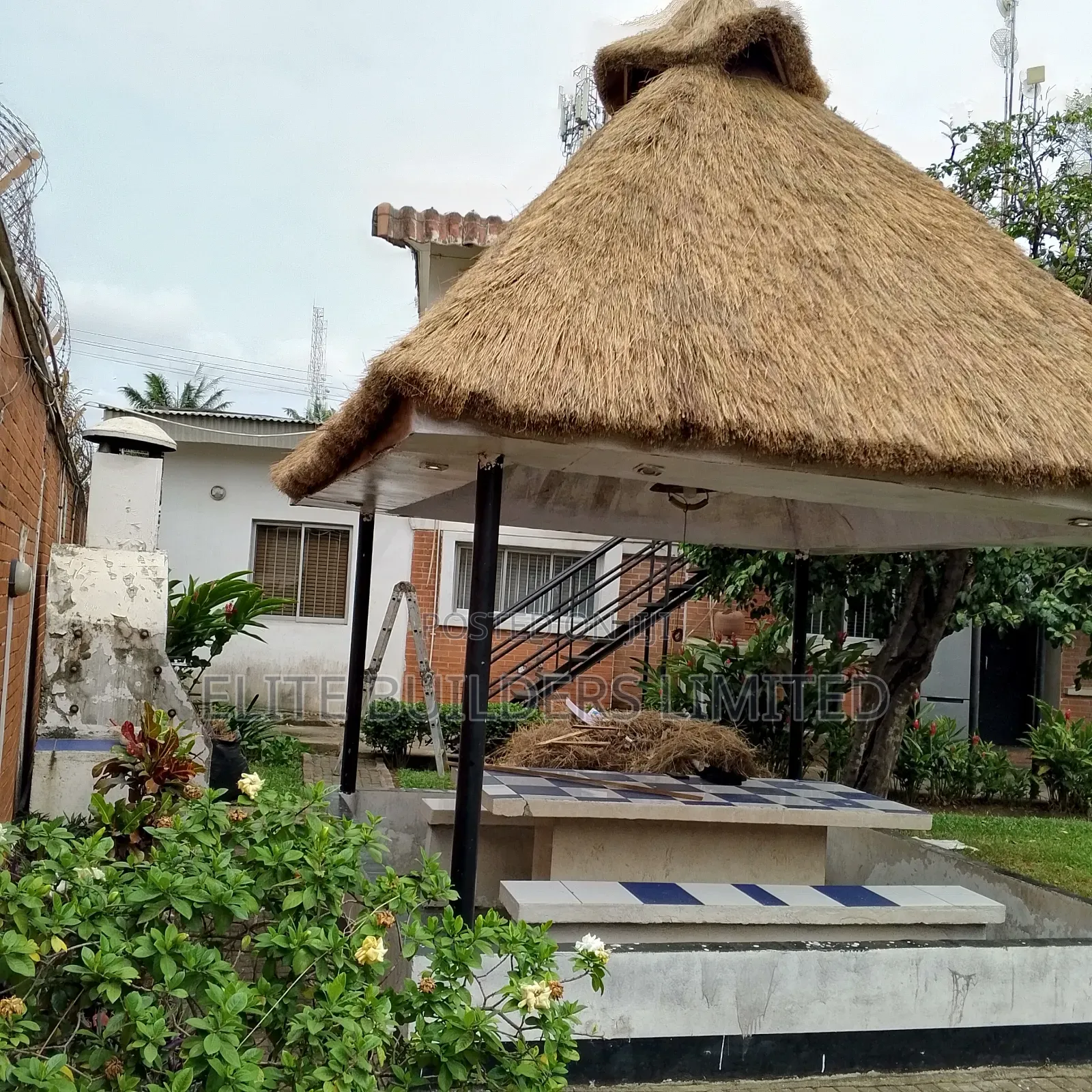 Very Nice Quality Bush Bar Gazebo Hut in Nigeria