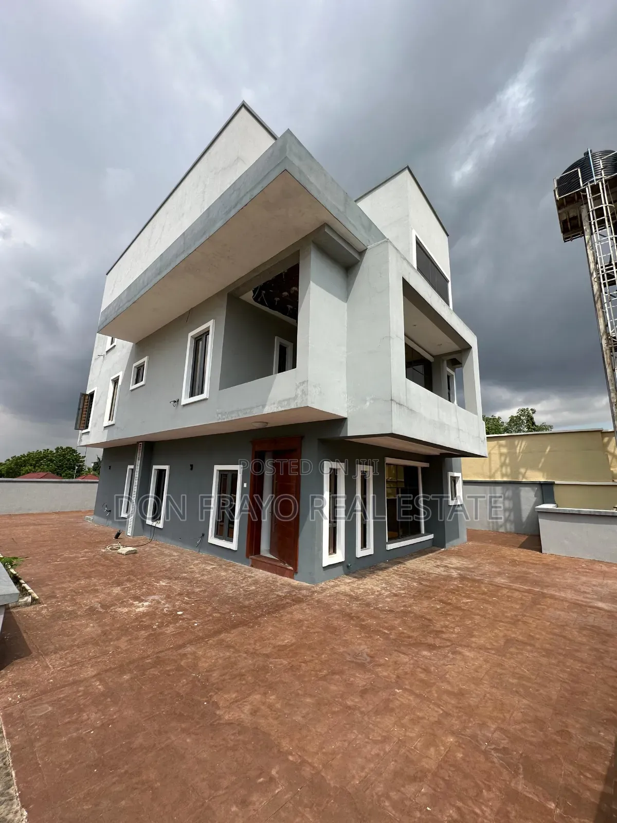 4bdrm Duplex in Onireke Gra, Jericho for sale