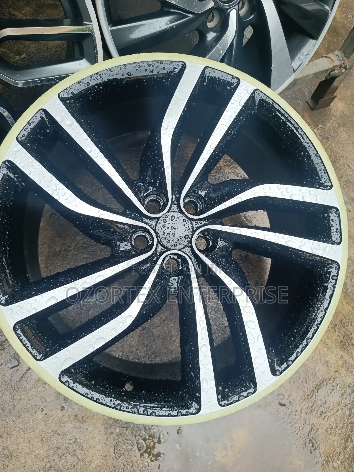20inches Rim For Range Rover Evoque Black And White