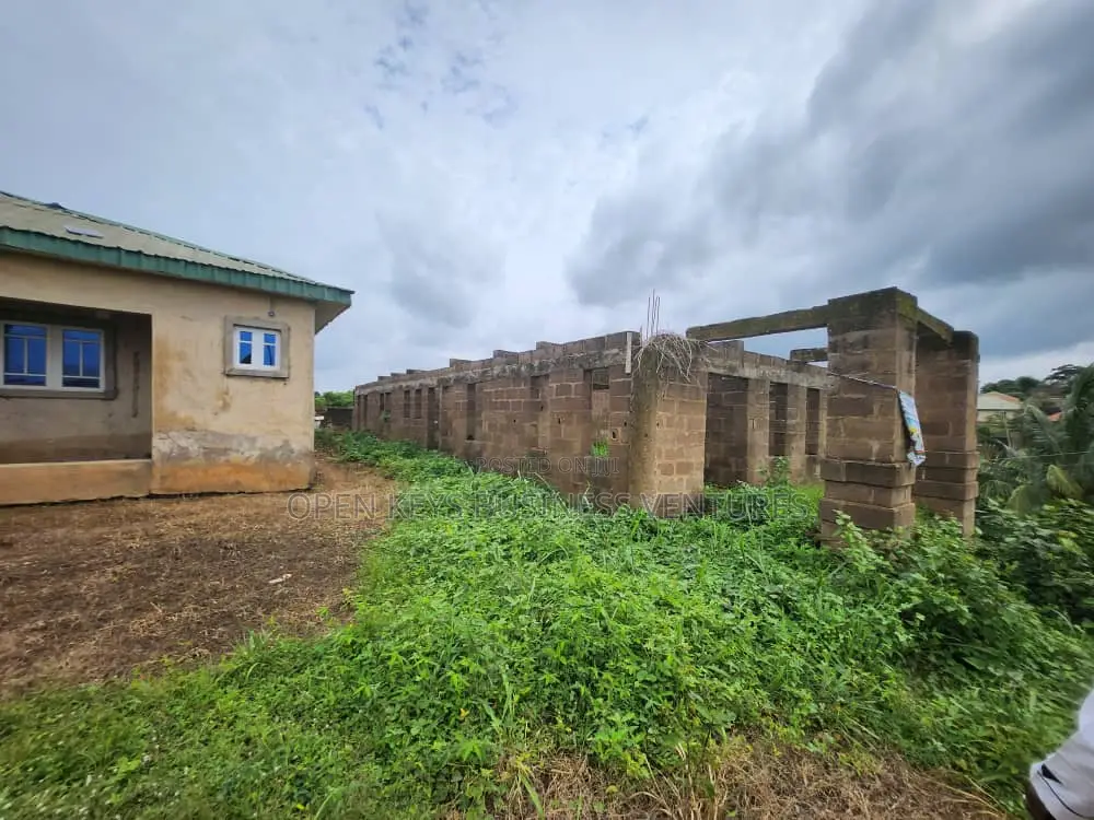 4bdrm Bungalow in Olokofefe Vitory Est for sale