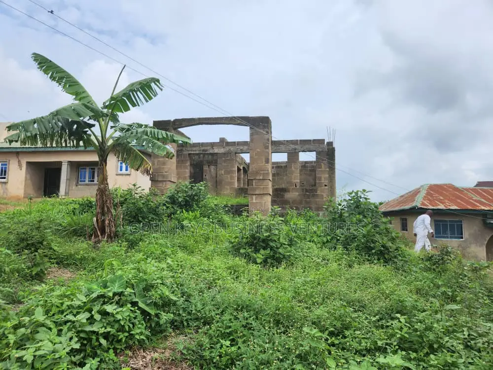 4bdrm Bungalow in Olokofefe Vitory Est for sale