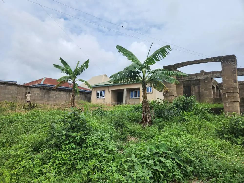 4bdrm Bungalow in Olokofefe Vitory Est for sale