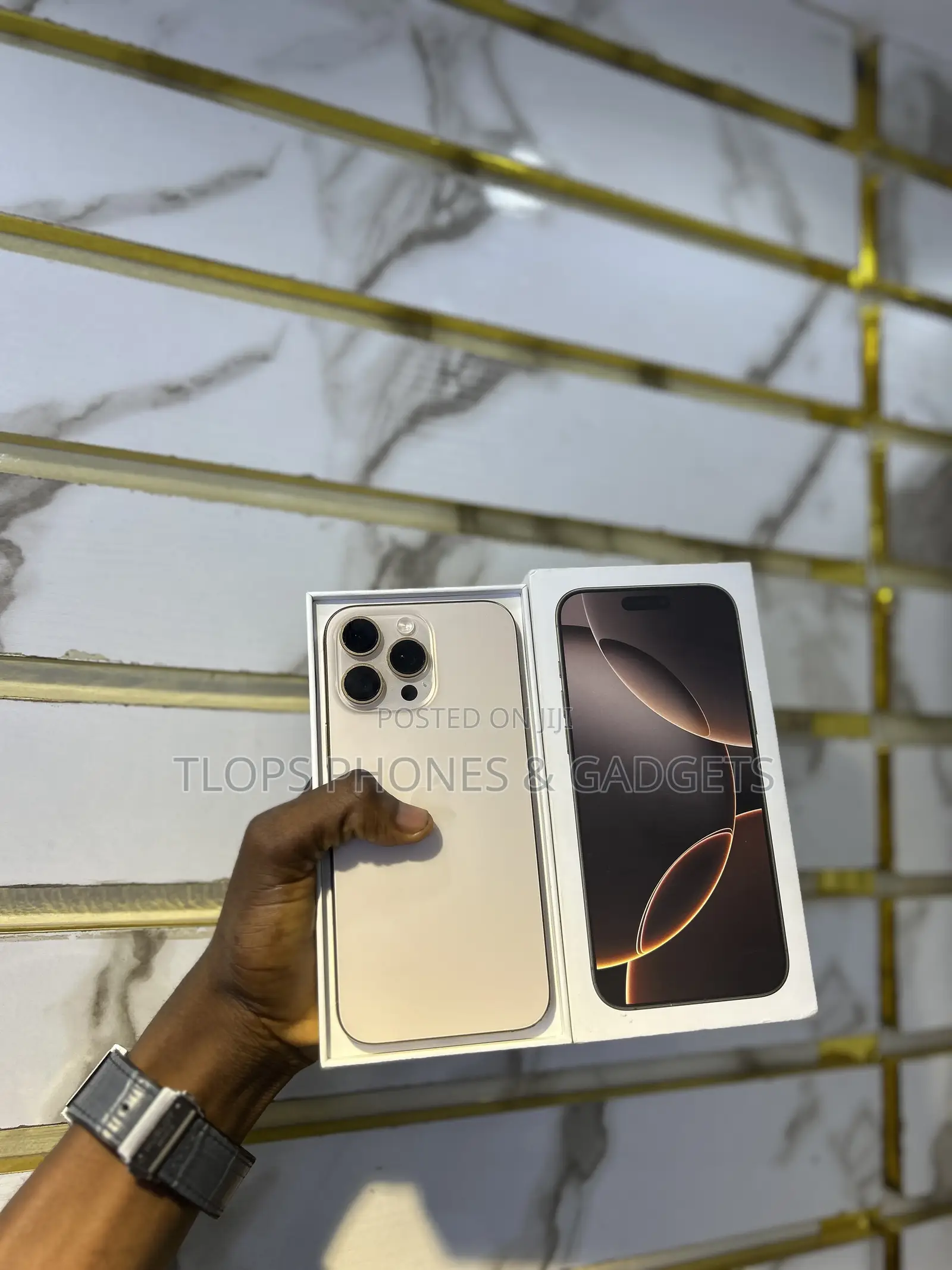 New Apple iPhone 16 Pro Max 256 GB Gold