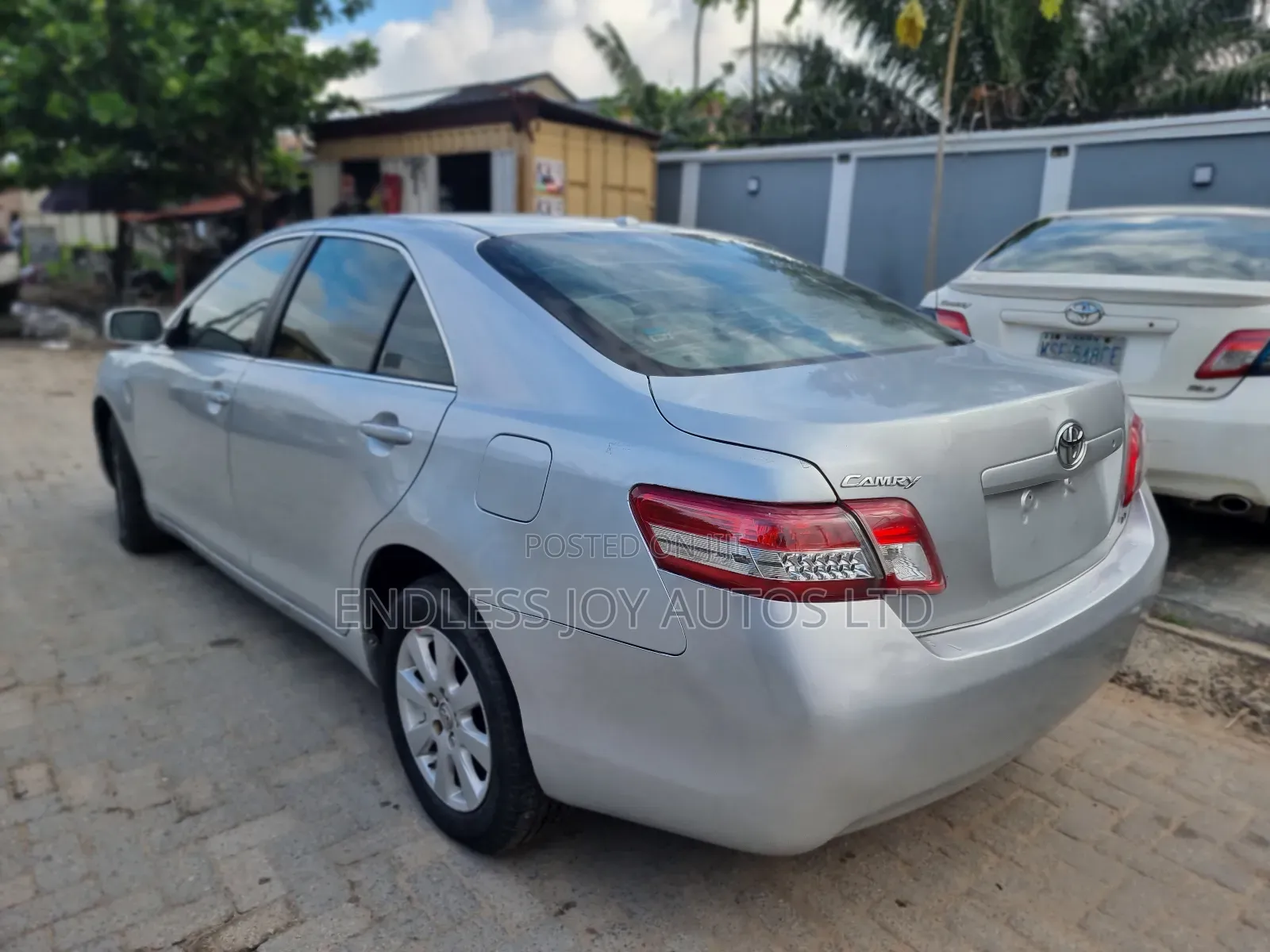 Toyota Camry LE 4dr Sedan (2.5L 4cyl 6A) 2011 Silver