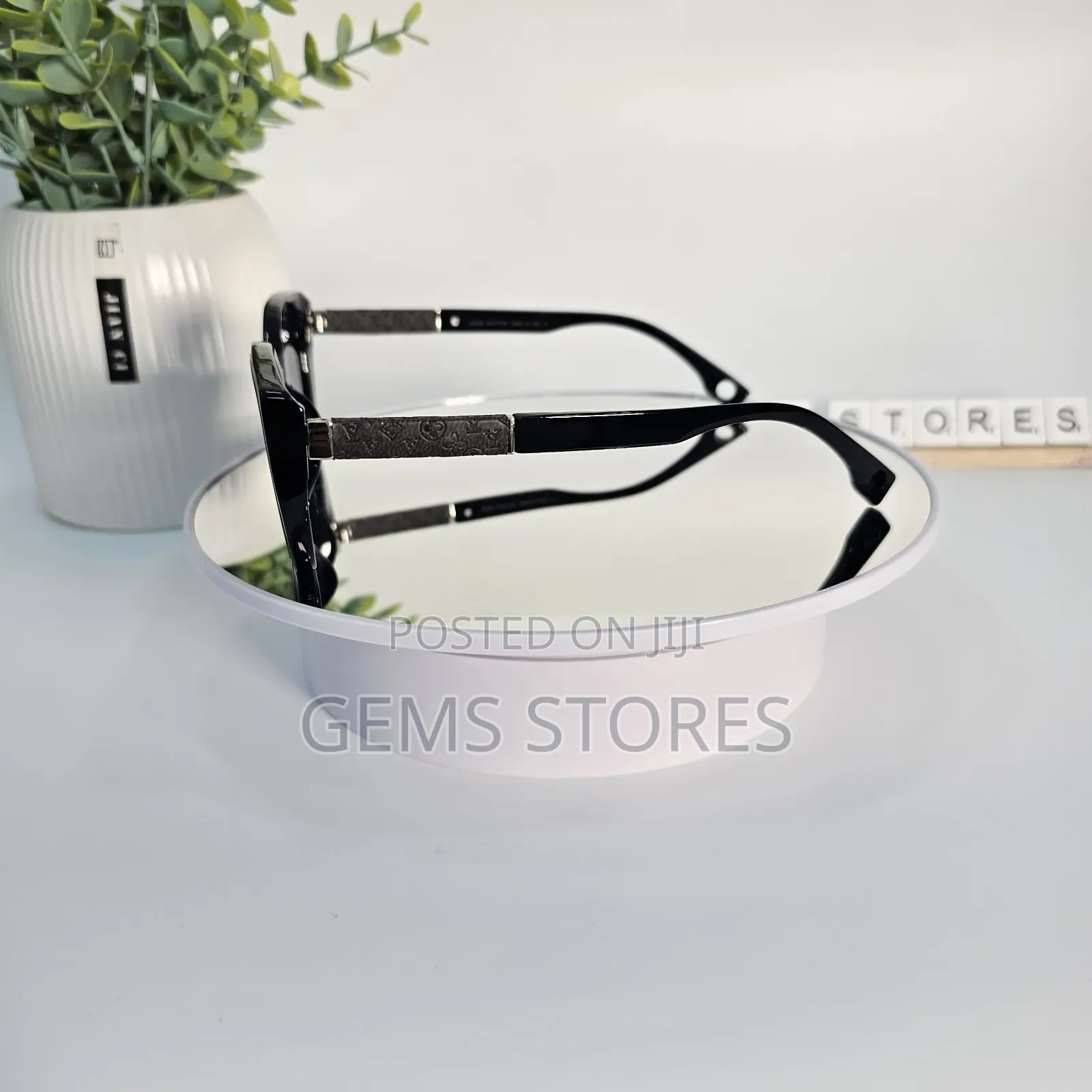 Chic Black Cat-Eye Sunglasses - Trendy Uv Protected!