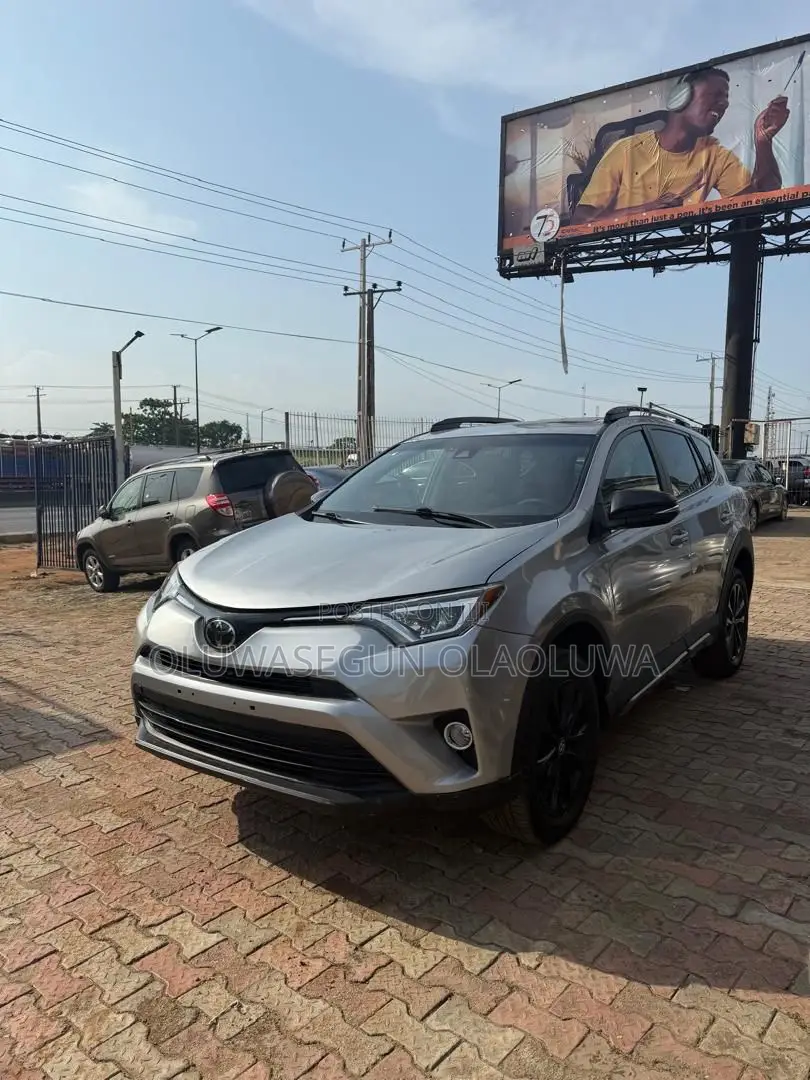 Toyota RAV4 XLE 4dr SUV (2.5L 4cyl 6A) 2018 Silver
