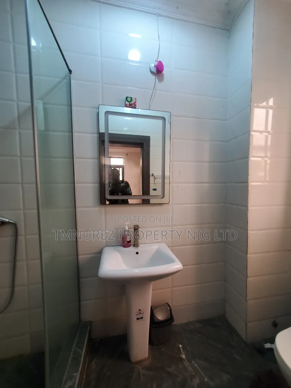 3bdrm Apartment in Off Admiralty, Lekki Phase 1 for rent