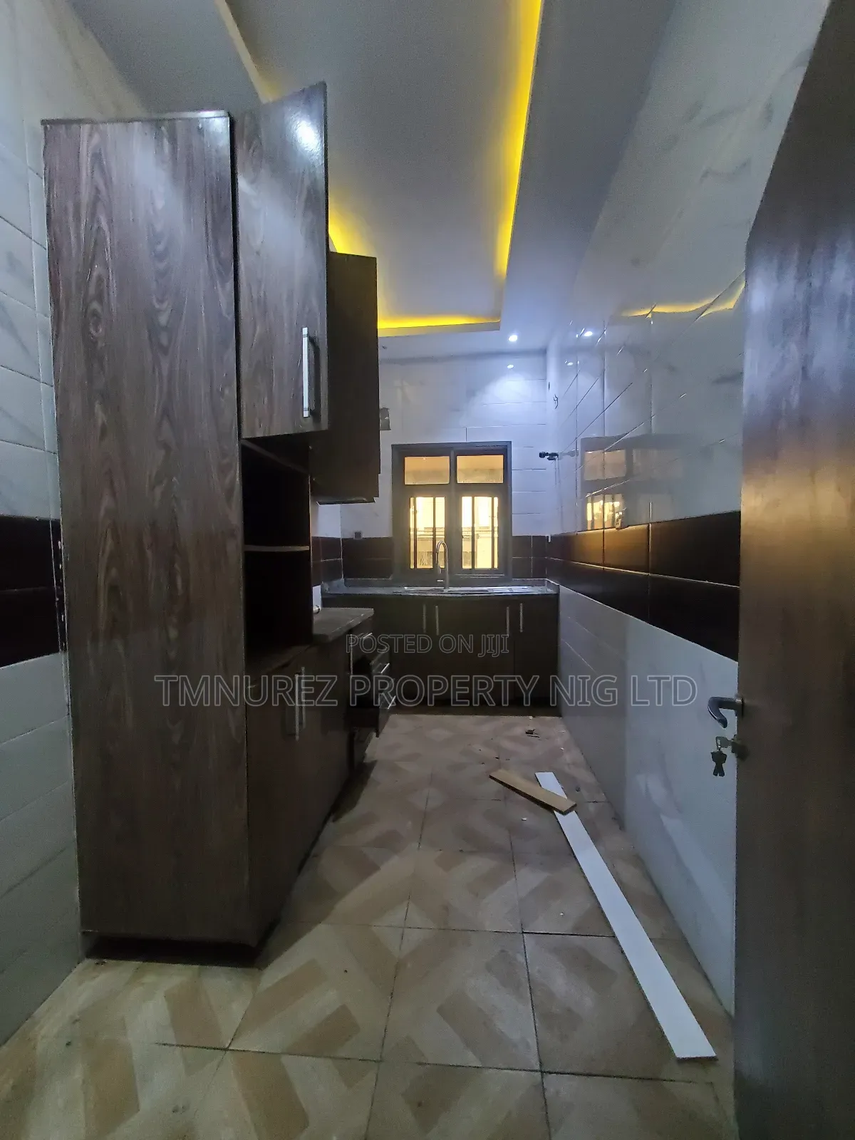 3bdrm Apartment in Lekki Phase1 for rent