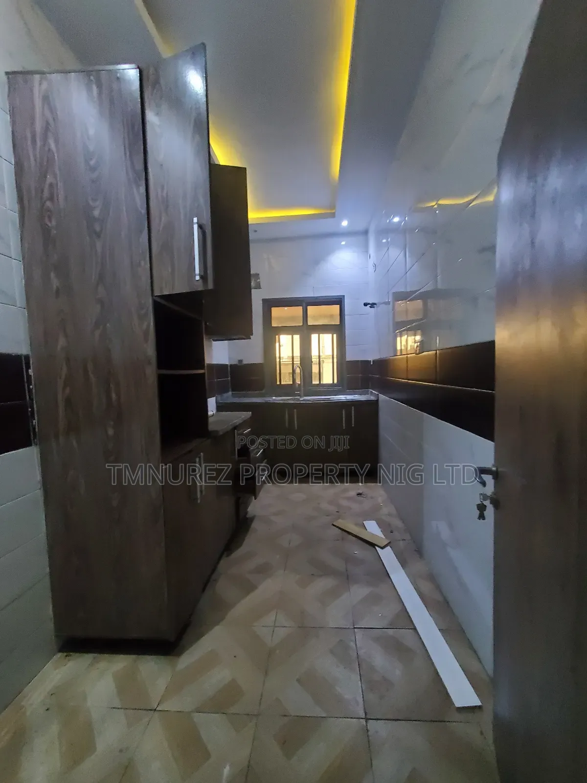 3bdrm Apartment in Lekki Phase1 for rent