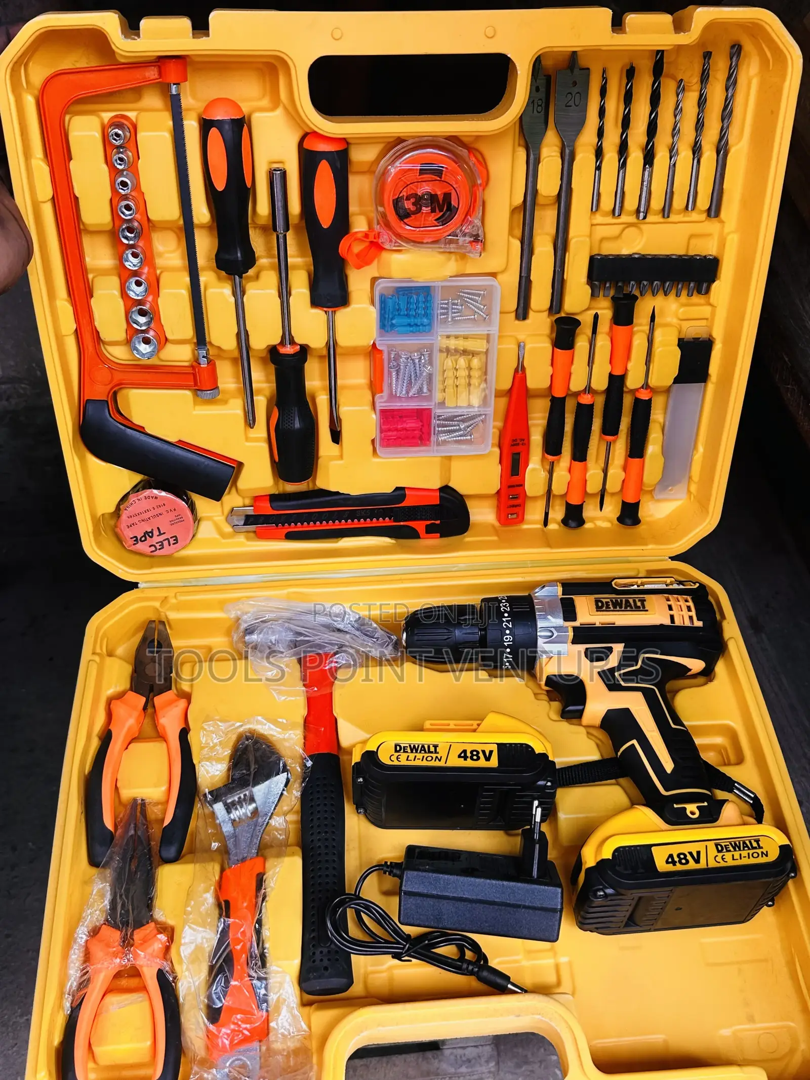 Dewalt Screwing Machine With Accessories