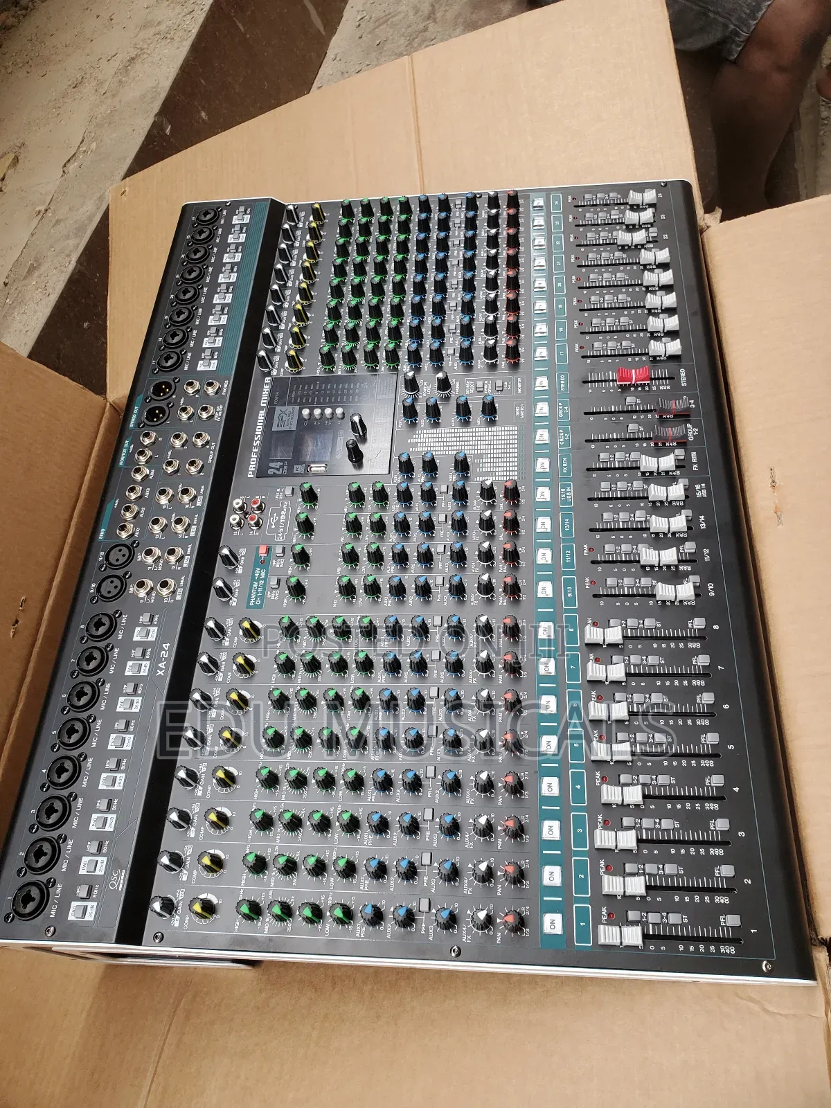 QSC 16channel Mixer