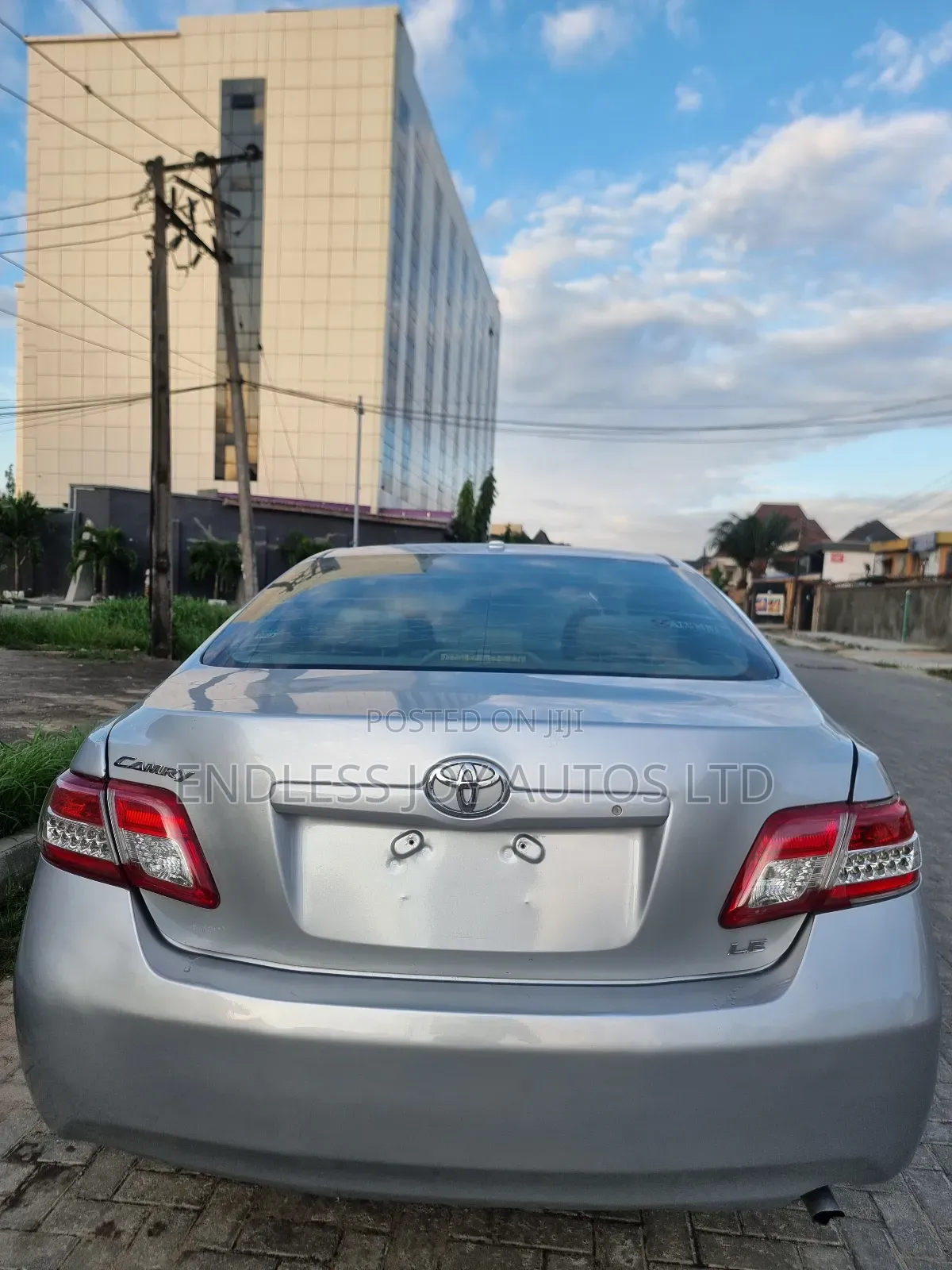 Toyota Camry LE 4dr Sedan (2.5L 4cyl 6AM) 2010 Silver