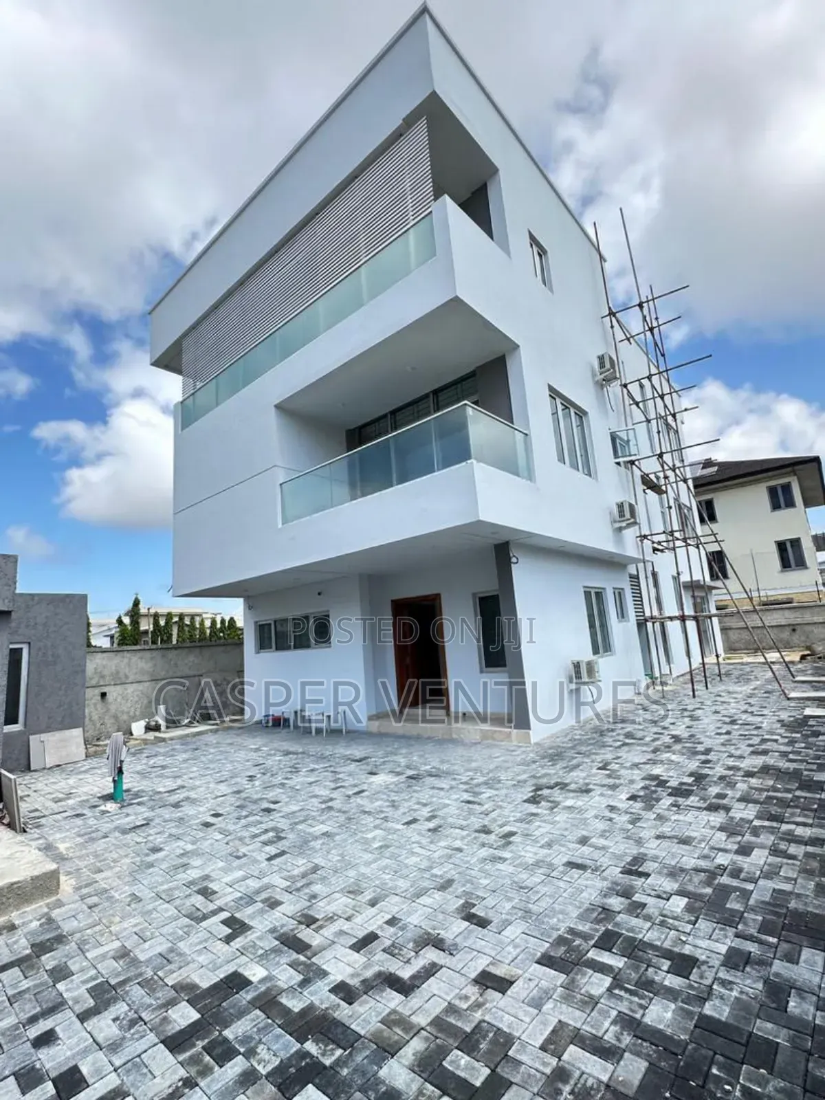 5bdrm Duplex in Admiralty Way, Lekki Phase 1 for sale