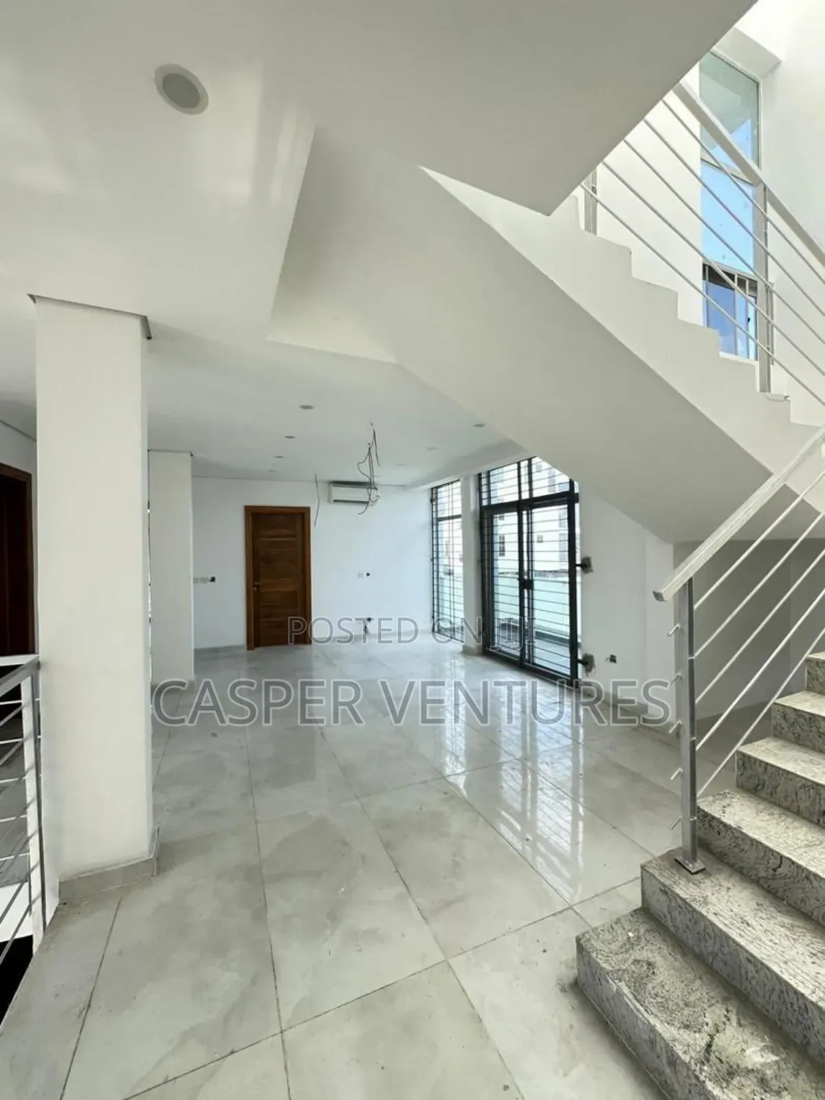 5bdrm Duplex in Admiralty Way, Lekki Phase 1 for sale