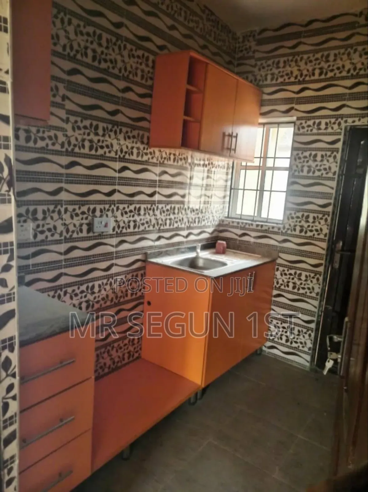 7bdrm Bungalow in Academy, Ibadan for sale