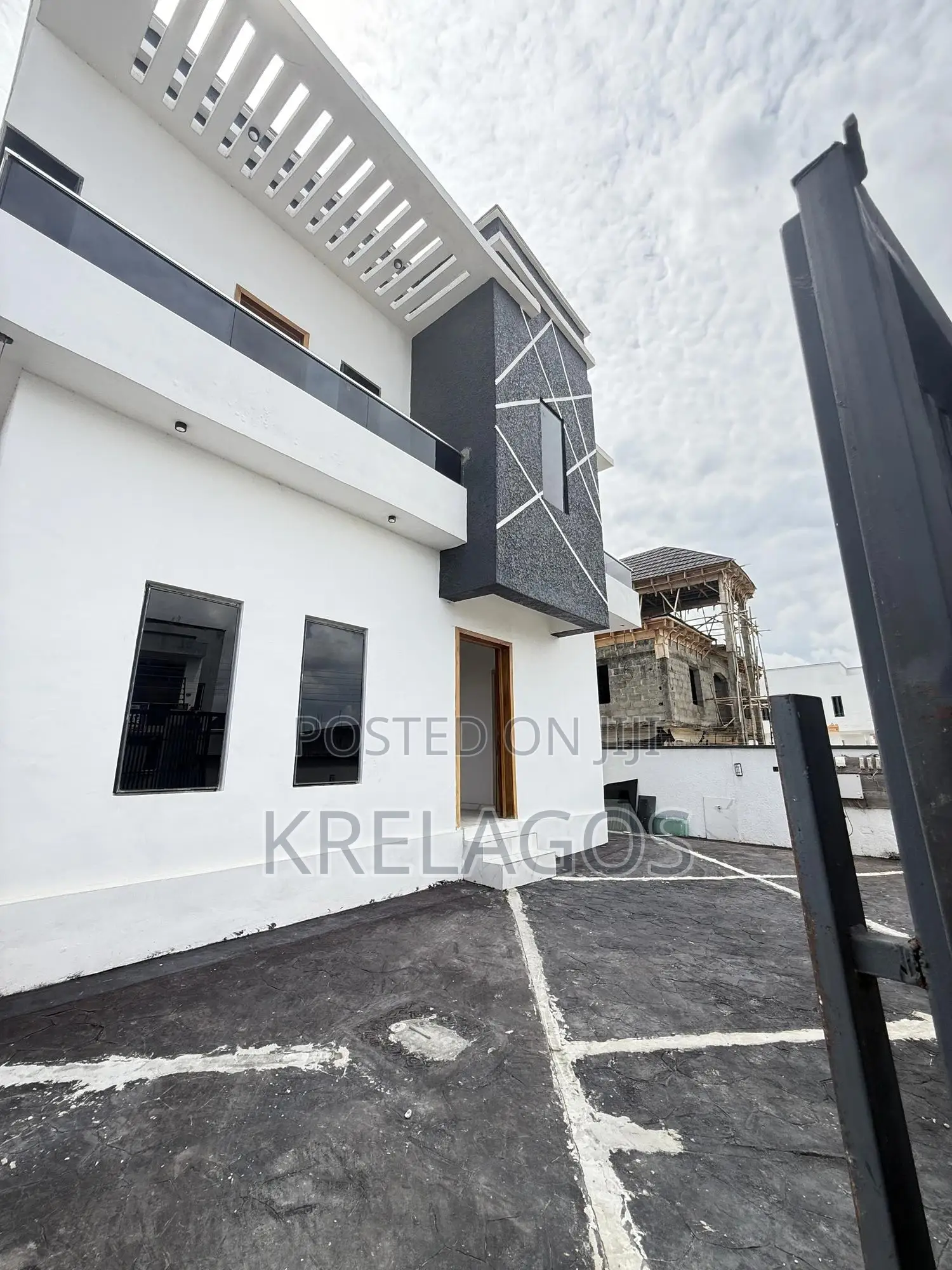 5bdrm Duplex in Sangotedo for sale