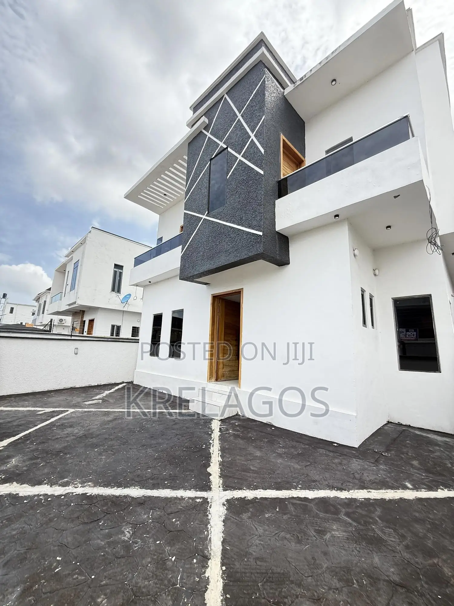 5bdrm Duplex in Sangotedo for sale