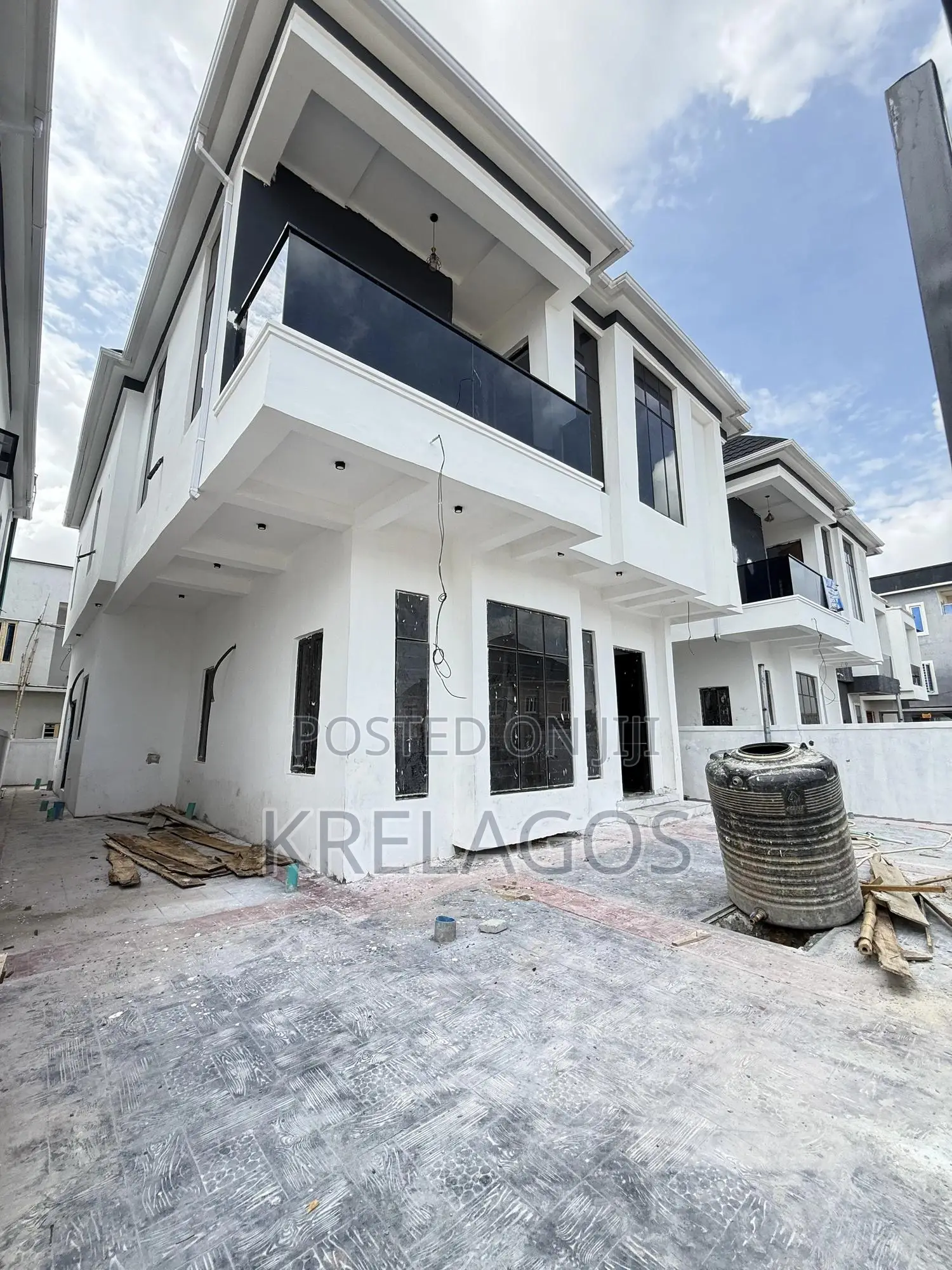 5bdrm Duplex in Sangotedo for sale