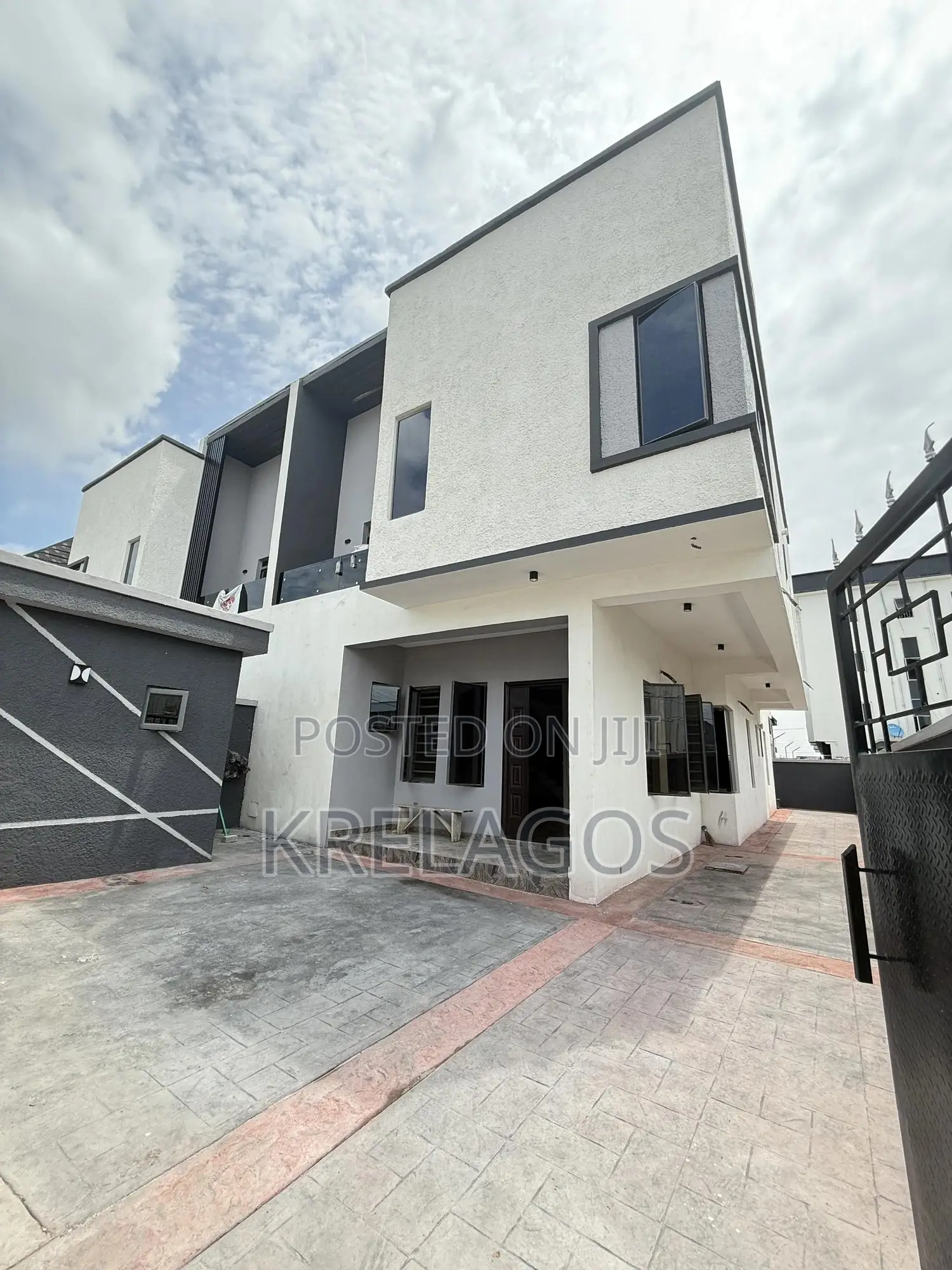 4bdrm Duplex in Sangotedo for sale