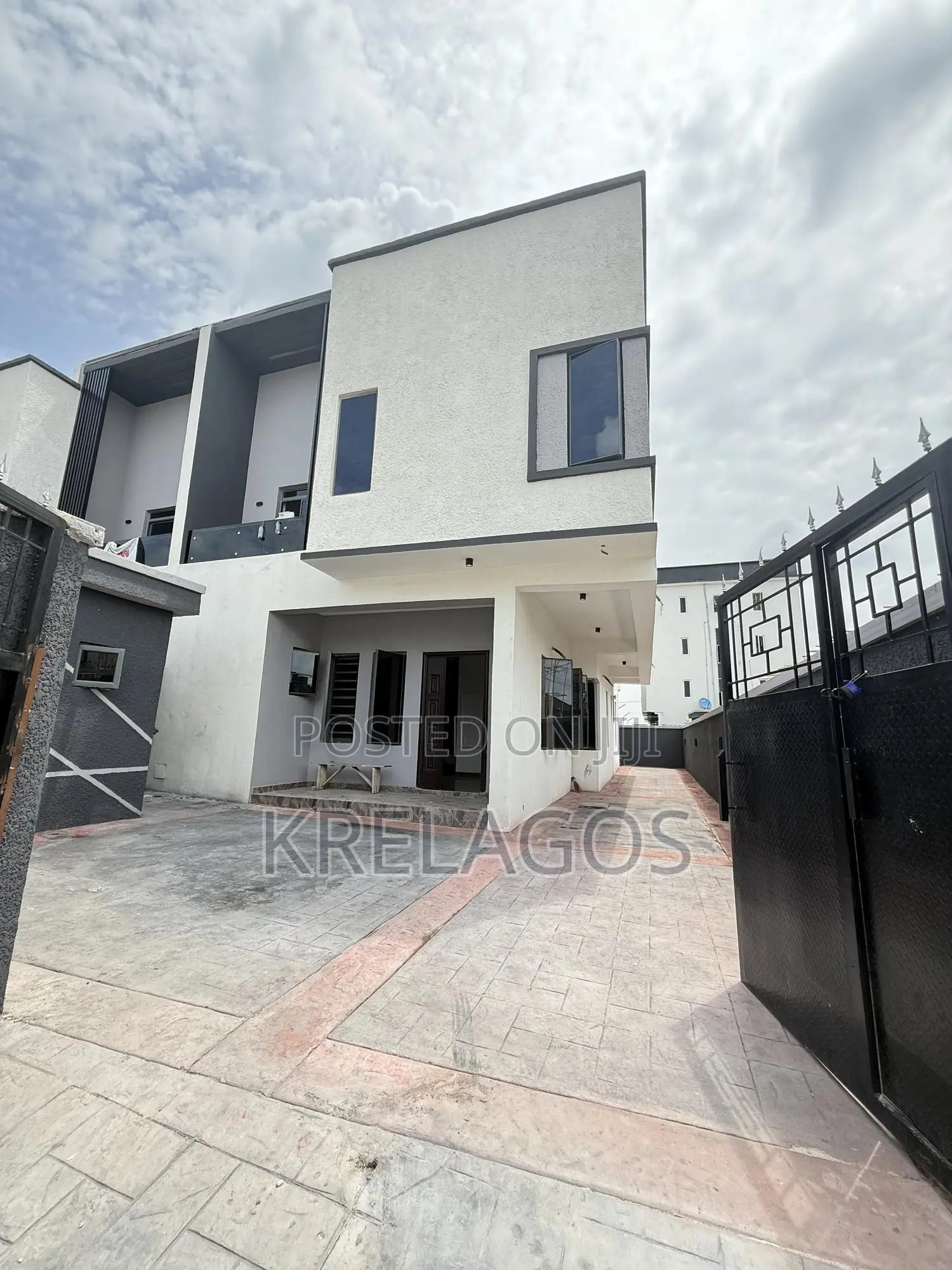 4bdrm Duplex in Sangotedo for sale