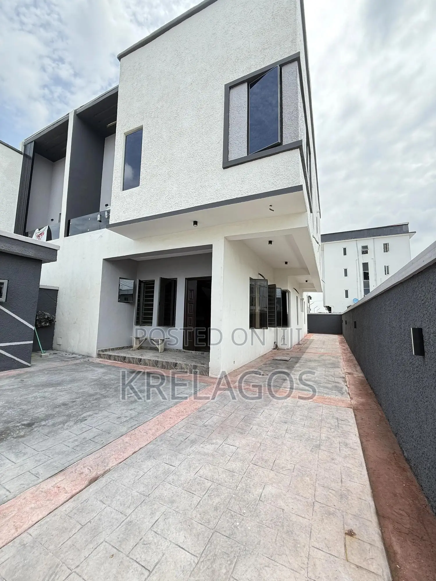4bdrm Duplex in Sangotedo for sale