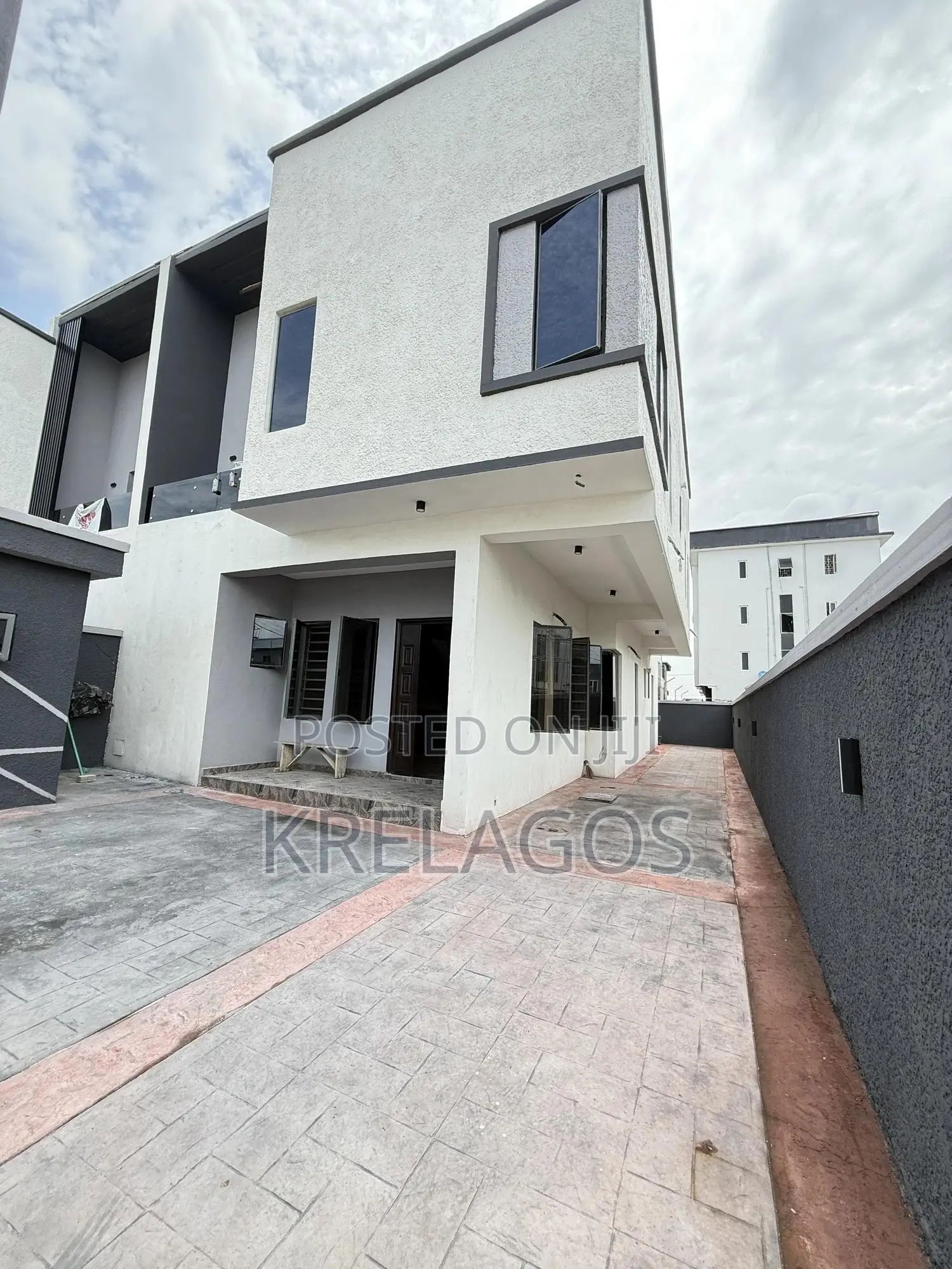4bdrm Duplex in Sangotedo for sale