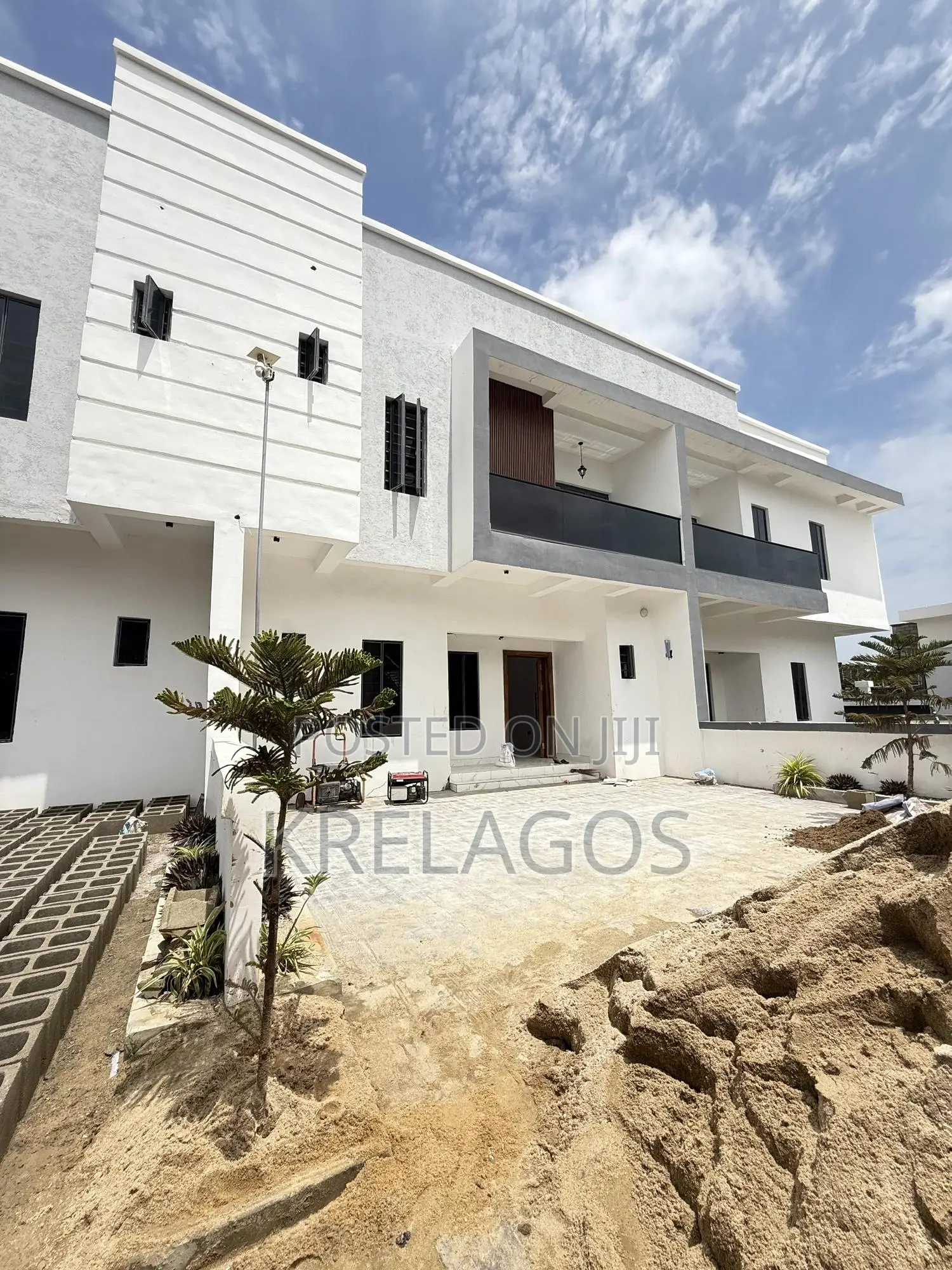 4bdrm Duplex in Sangotedo for sale