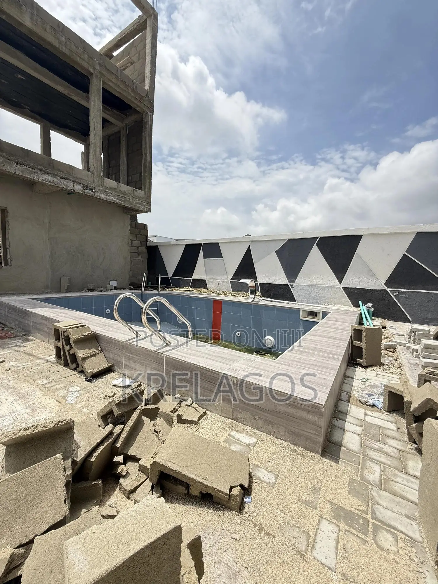 4bdrm Duplex in Sangotedo for sale