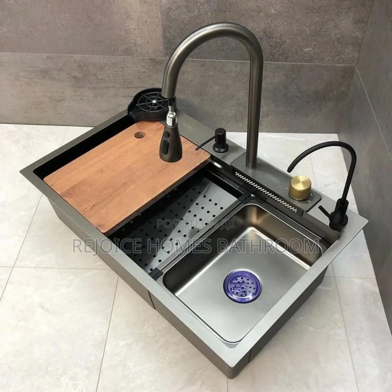 Luxury Steel Kitchen Sink With Cutting Board and Accessories