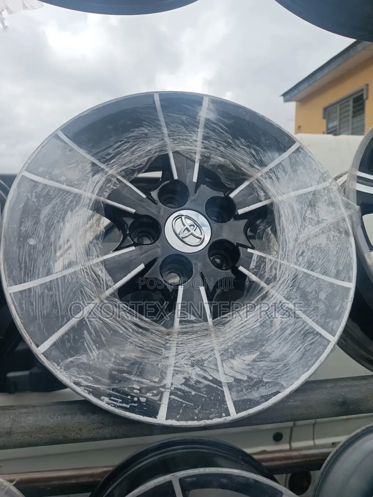17rim For Toyota Camry Black And White