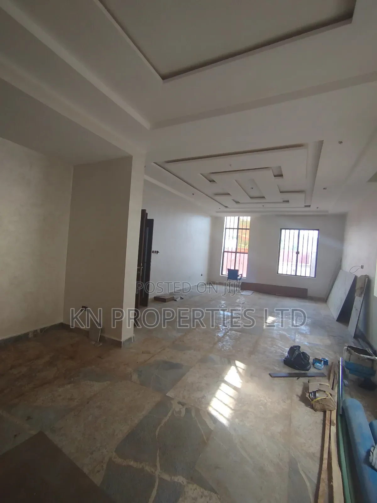 5bdrm Duplex in Resettlement, Apo District for sale