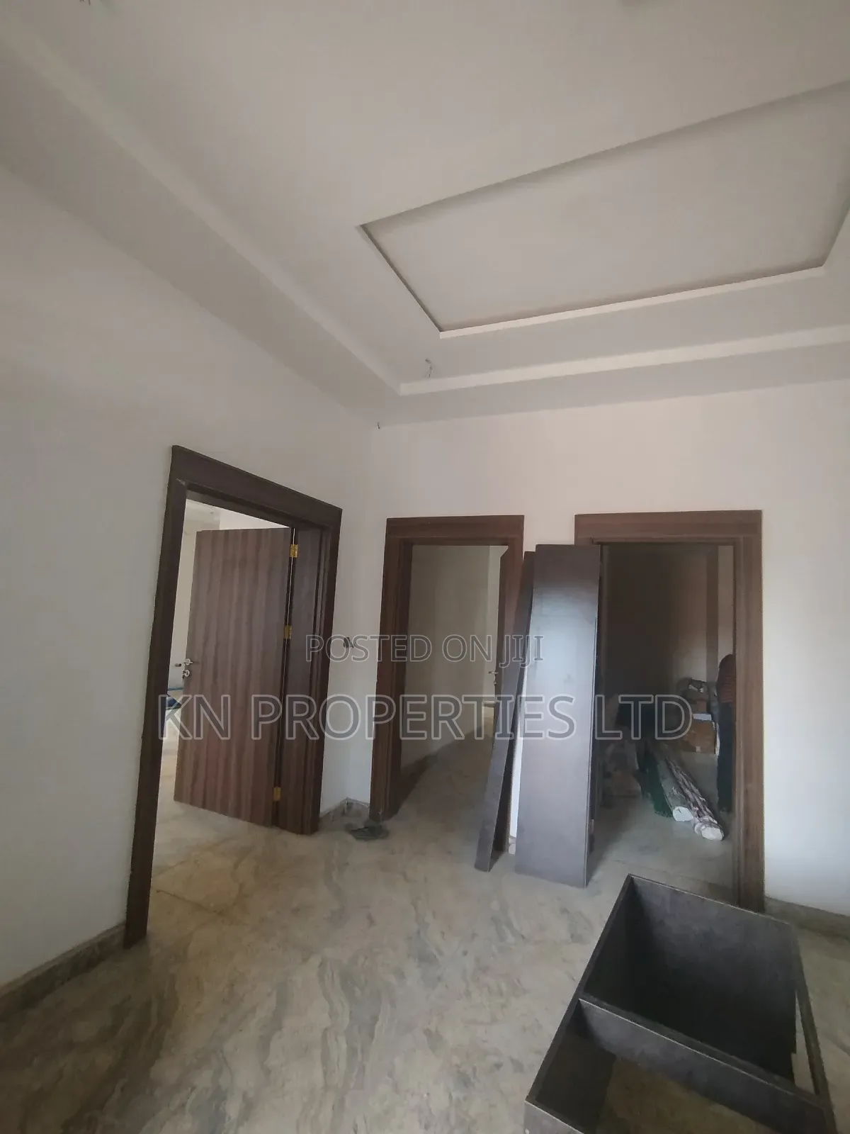 5bdrm Duplex in Resettlement, Apo District for sale