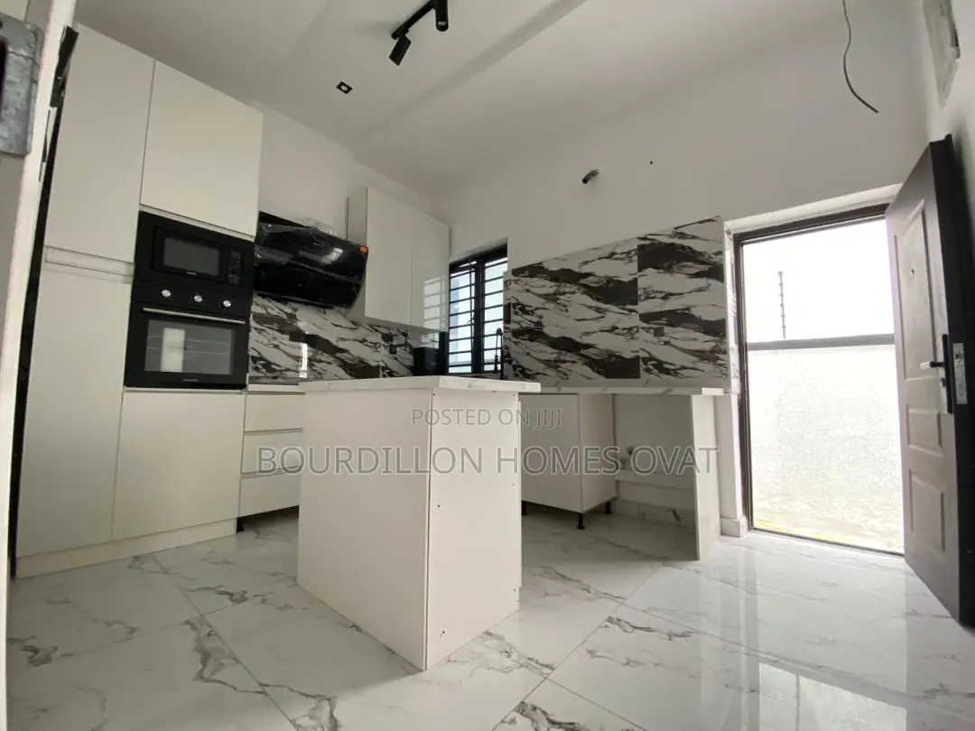 4bdrm Duplex in Lekki for sale
