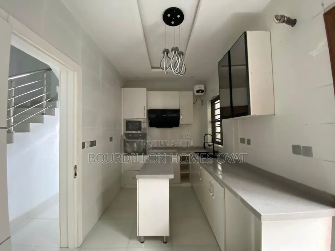 4bdrm Duplex in Lekki for sale